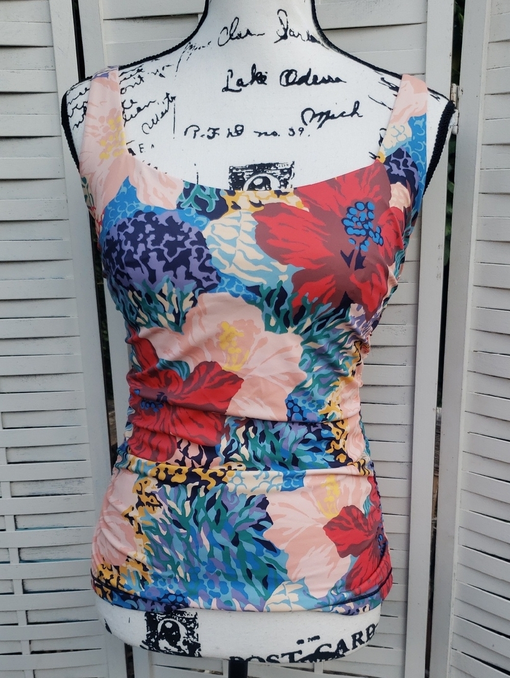 Athleta Vibrant Floral Sleeveless Tankinib Top in Red, Blue & Peach 34D